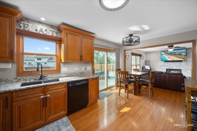 477 E Barberry Circle, Yorkville, IL 60560