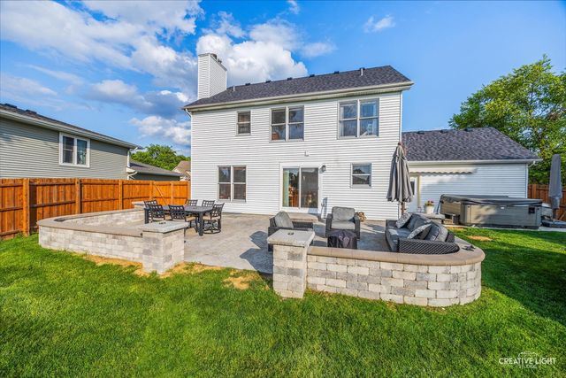 477 E Barberry Circle, Yorkville, IL 60560