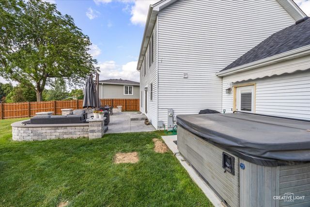 477 E Barberry Circle, Yorkville, IL 60560