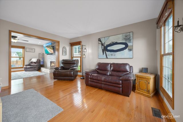 477 E Barberry Circle, Yorkville, IL 60560