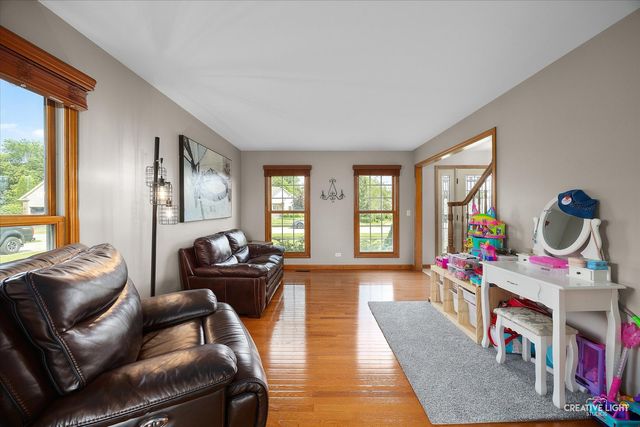477 E Barberry Circle, Yorkville, IL 60560