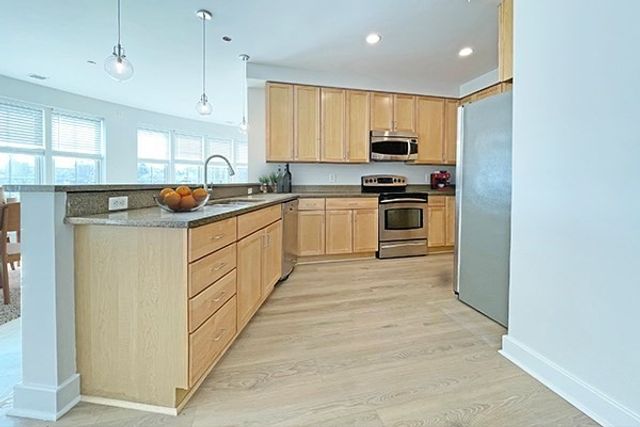 26 New Derby St 202, Salem, MA 01970