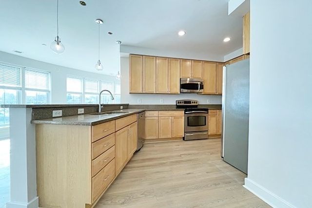 26 New Derby St 202, Salem, MA 01970