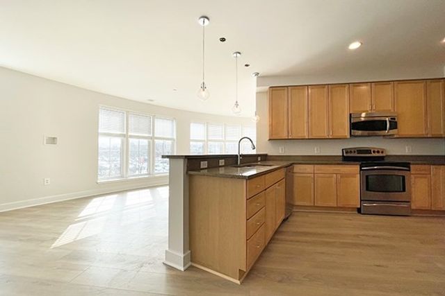 26 New Derby St 202, Salem, MA 01970