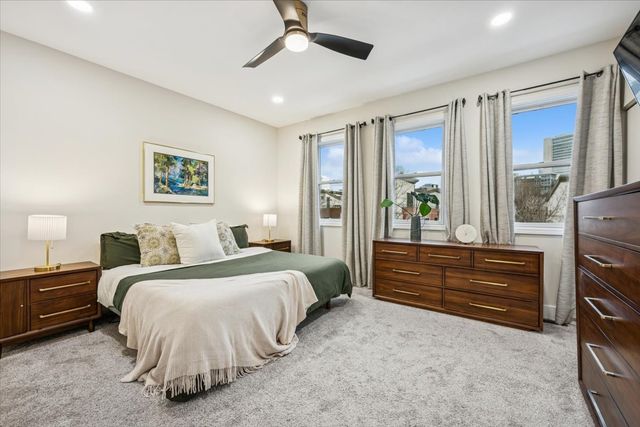 638 W OAK Street, Chicago, IL 60610