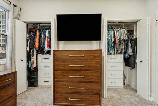 638 W OAK Street, Chicago, IL 60610