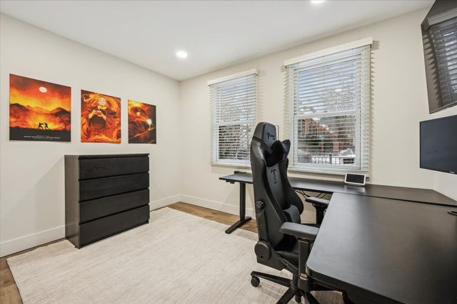 638 W OAK Street, Chicago, IL 60610