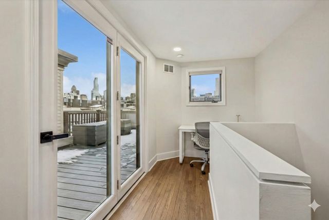 638 W OAK Street, Chicago, IL 60610