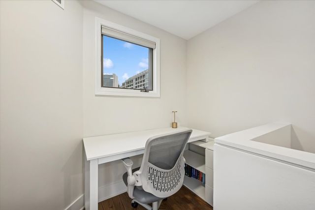 638 W OAK Street, Chicago, IL 60610