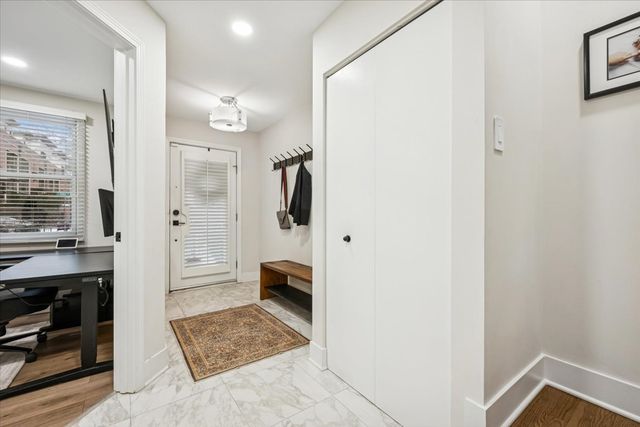 638 W OAK Street, Chicago, IL 60610