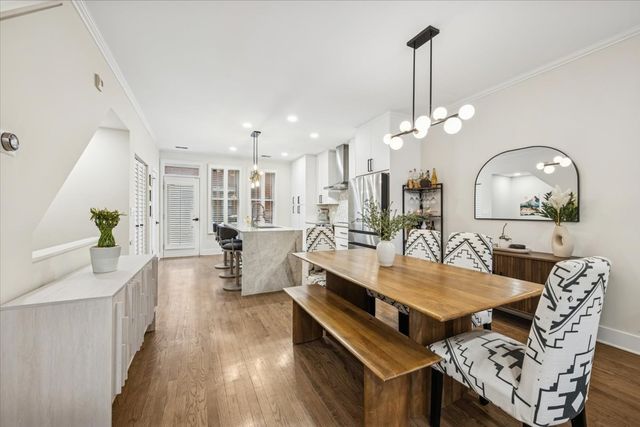 638 W OAK Street, Chicago, IL 60610