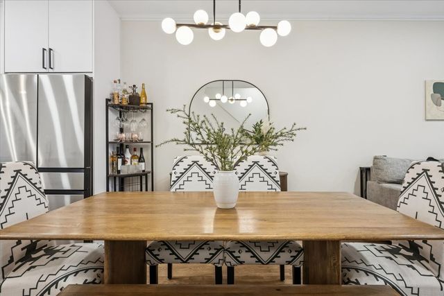 638 W OAK Street, Chicago, IL 60610