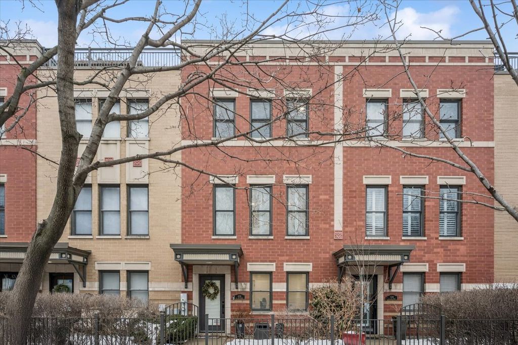 638 W OAK Street, Chicago, IL 60610