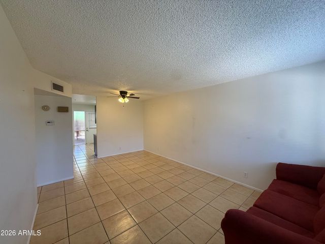 415 N 64th Place 111, Mesa, AZ 85205