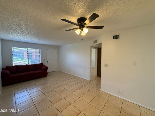 415 N 64th Place 111, Mesa, AZ 85205