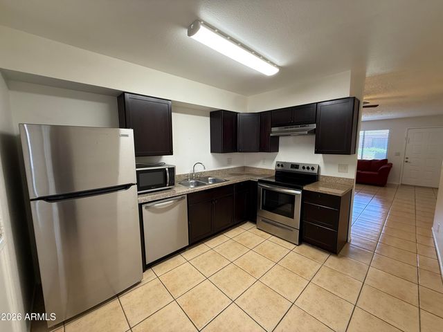 415 N 64th Place 111, Mesa, AZ 85205