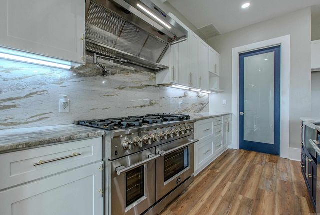 7921 Kanis Oaks Dr, Little Rock, AR 72204