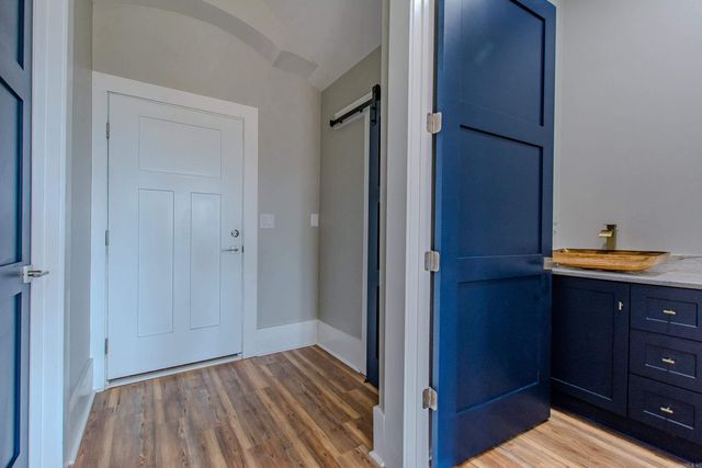 7921 Kanis Oaks Dr, Little Rock, AR 72204