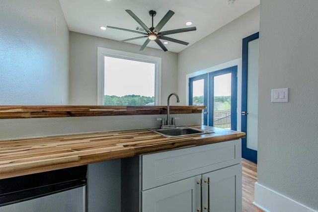 7921 Kanis Oaks Dr, Little Rock, AR 72204