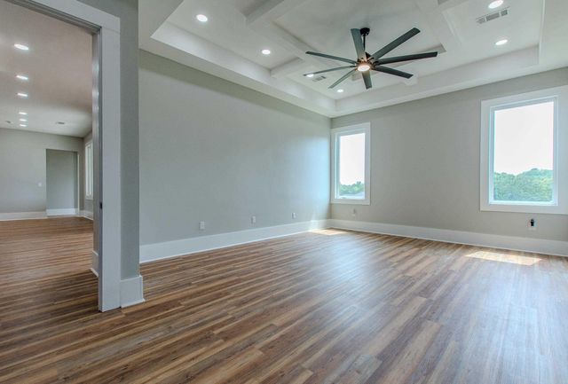 7921 Kanis Oaks Dr, Little Rock, AR 72204