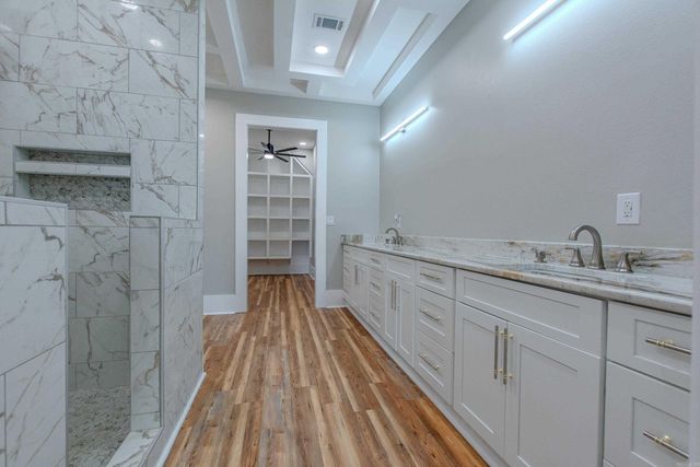 7921 Kanis Oaks Dr, Little Rock, AR 72204