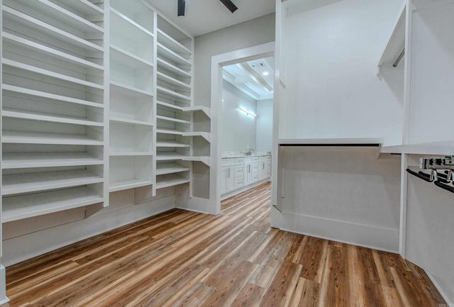 7921 Kanis Oaks Dr, Little Rock, AR 72204