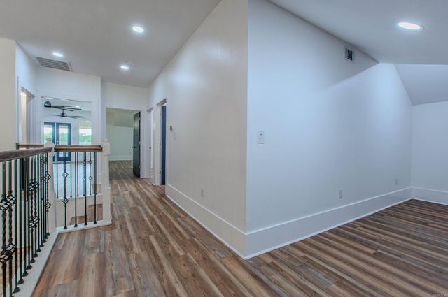 7921 Kanis Oaks Dr, Little Rock, AR 72204