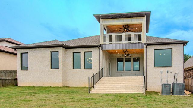 7921 Kanis Oaks Dr, Little Rock, AR 72204