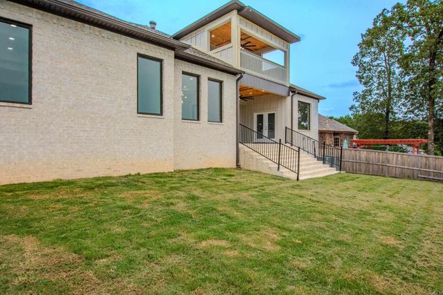 7921 Kanis Oaks Dr, Little Rock, AR 72204