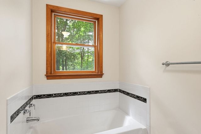 232 Gold St, Belchertown, MA 01007