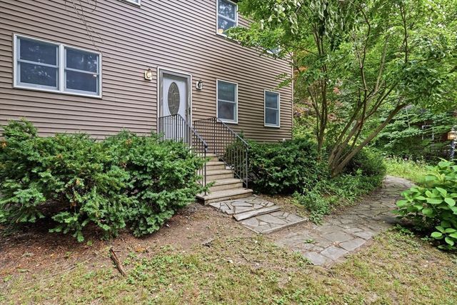 232 Gold St, Belchertown, MA 01007