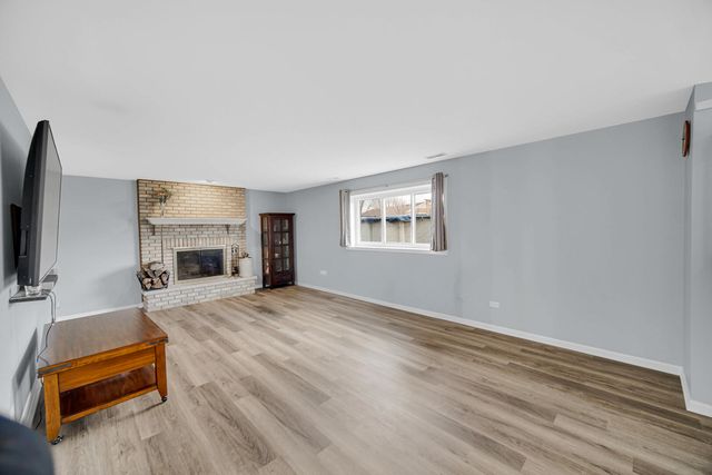 901 Robin Court, Dyer, IN 46311