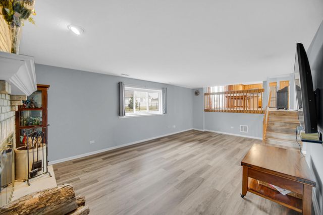 901 Robin Court, Dyer, IN 46311