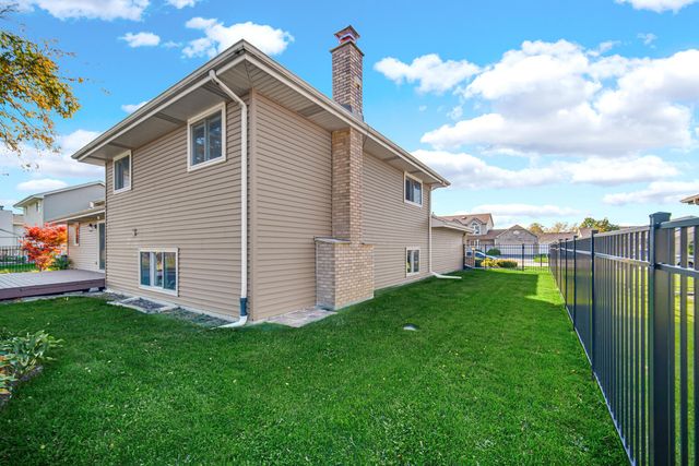 901 Robin Court, Dyer, IN 46311