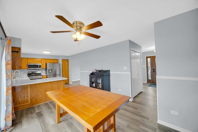 901 Robin Court, Dyer, IN 46311