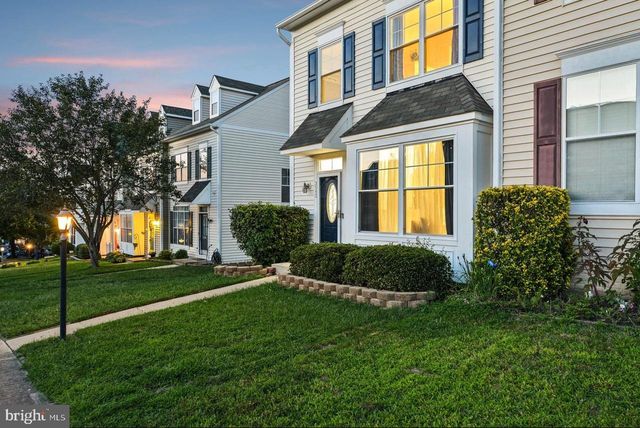 3942 HARTLAKE ST, Woodbridge, VA 22192