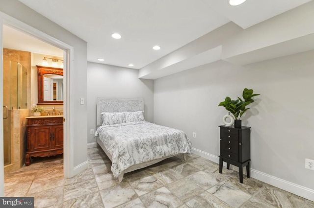 3942 HARTLAKE ST, Woodbridge, VA 22192