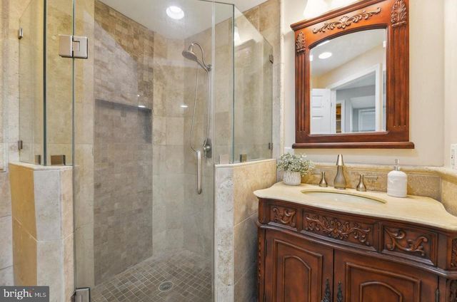 3942 HARTLAKE ST, Woodbridge, VA 22192