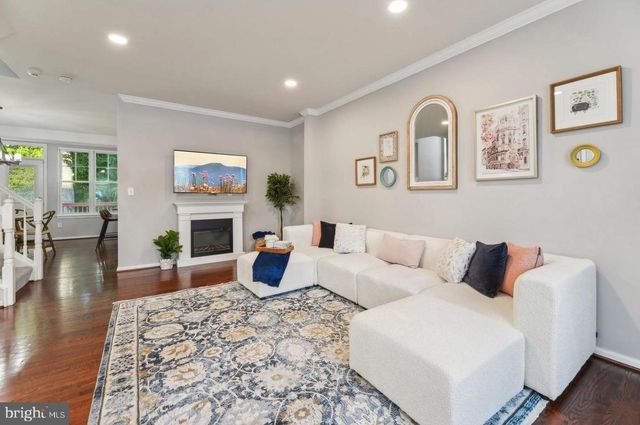 3942 HARTLAKE ST, Woodbridge, VA 22192