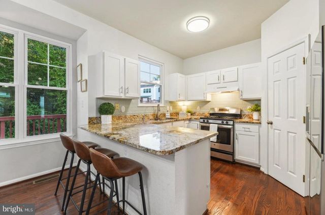 3942 HARTLAKE ST, Woodbridge, VA 22192