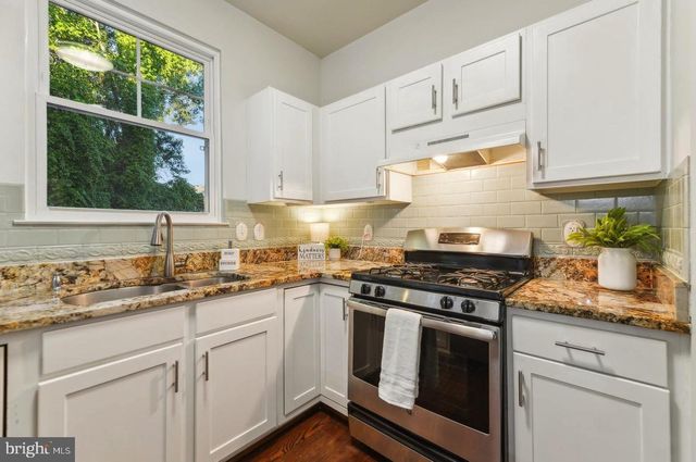 3942 HARTLAKE ST, Woodbridge, VA 22192