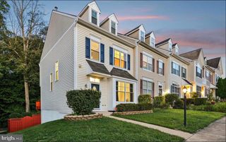 3942 HARTLAKE ST, Woodbridge, VA 22192