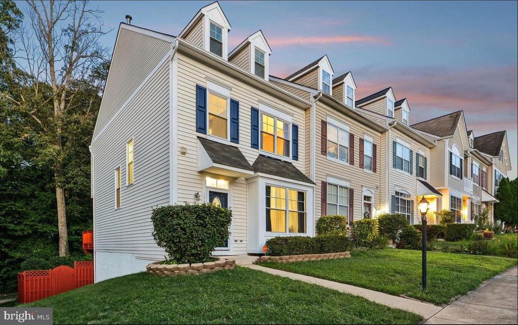 3942 HARTLAKE ST, Woodbridge, VA 22192