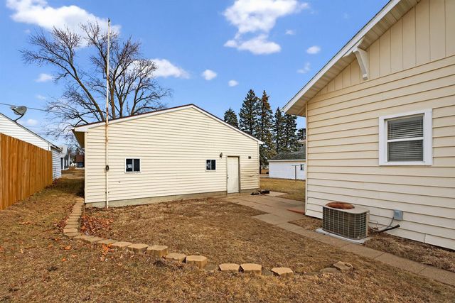 1235 Independence Avenue, Waterloo, IA 50703