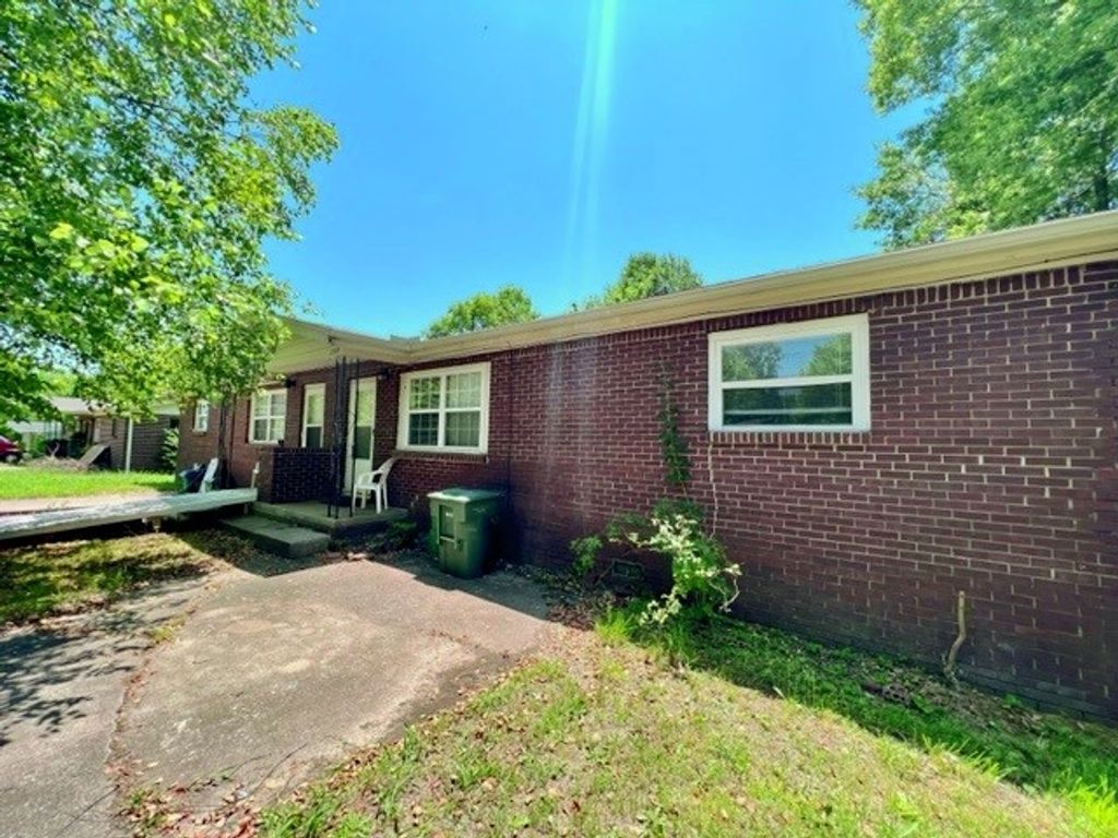 2011 E Helen Street, Fayetteville, AR 72701