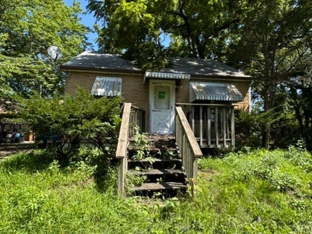 207 Pigeon Avenue, Waukegan, IL 60085