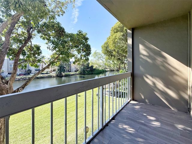 7722 Camino Real E-317, Miami, FL 33143