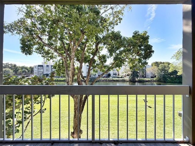 7722 Camino Real E-317, Miami, FL 33143