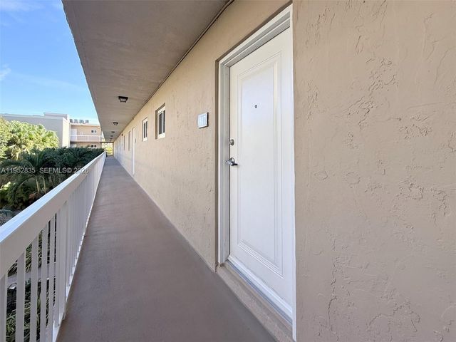 7722 Camino Real E-317, Miami, FL 33143