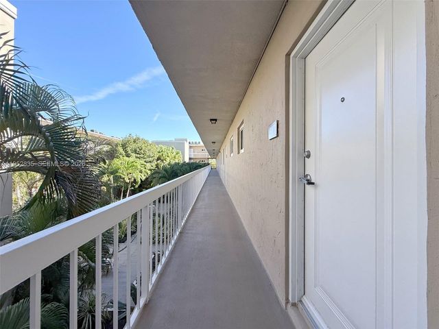 7722 Camino Real E-317, Miami, FL 33143